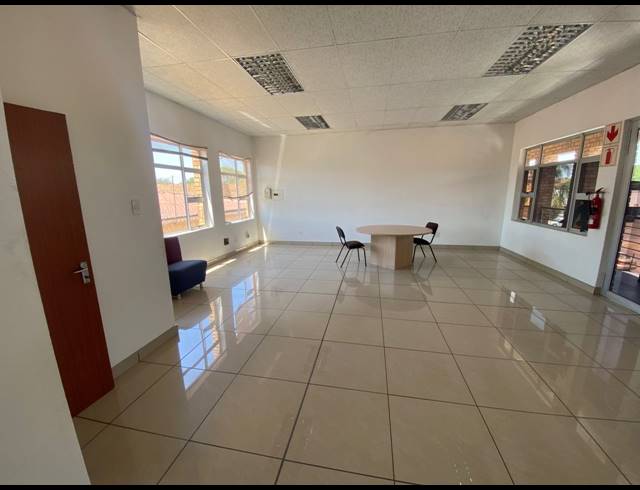 84M² BUILDING TO LET IN RUSTENBURG CENTRAL